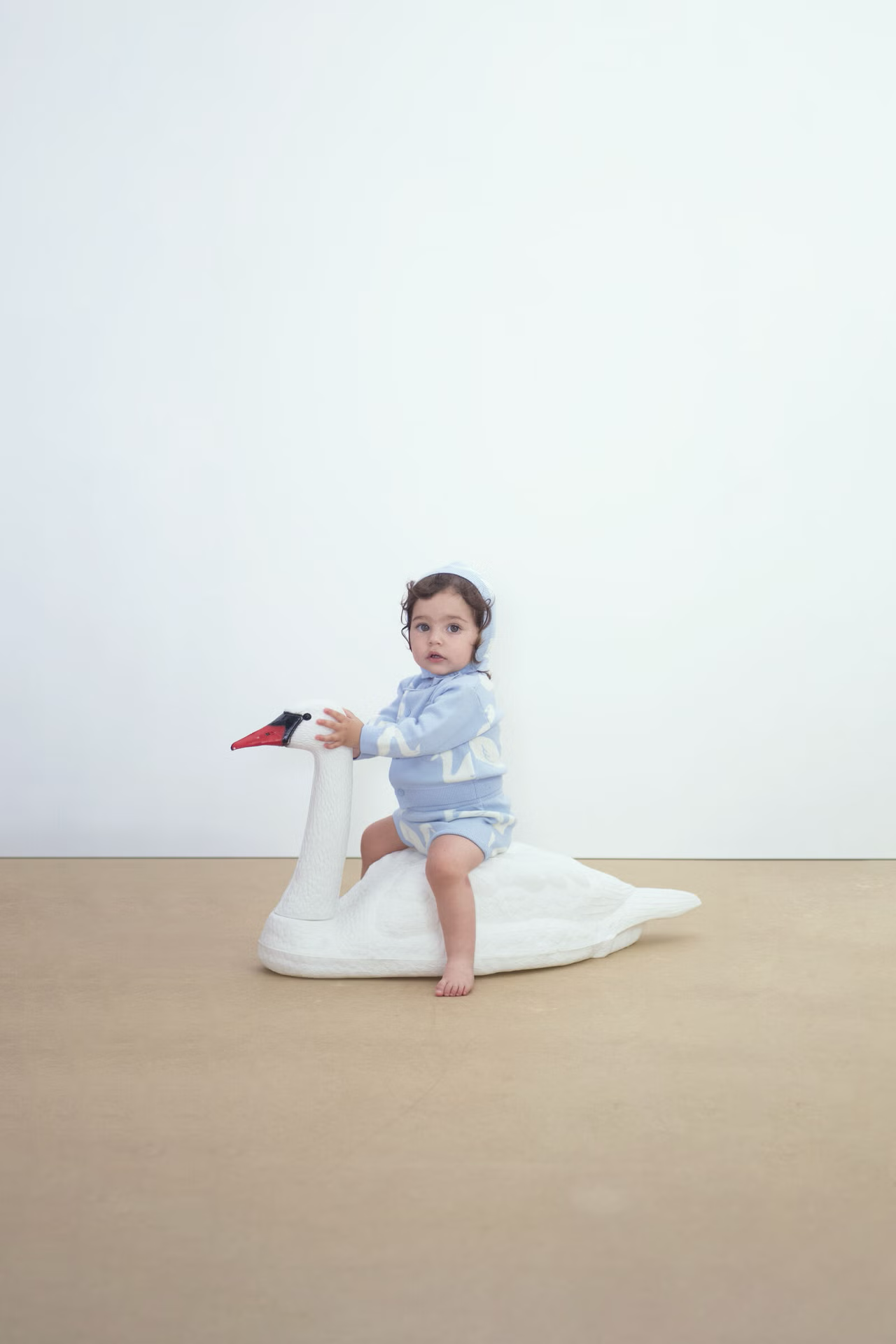 BIG SWANS BABY BLOOMER